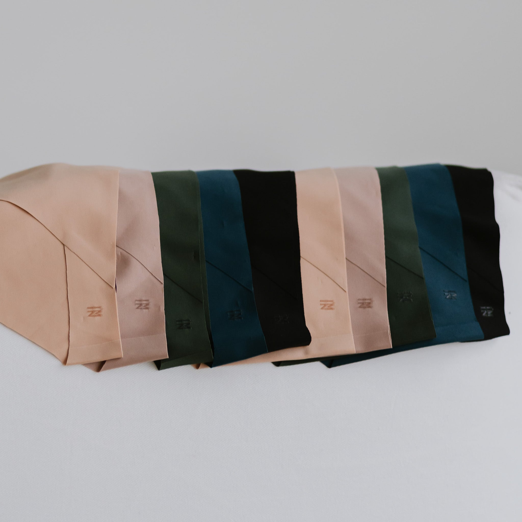 air-ee Low-Rise Sleek Seamless Cheekie (Signature Edition)