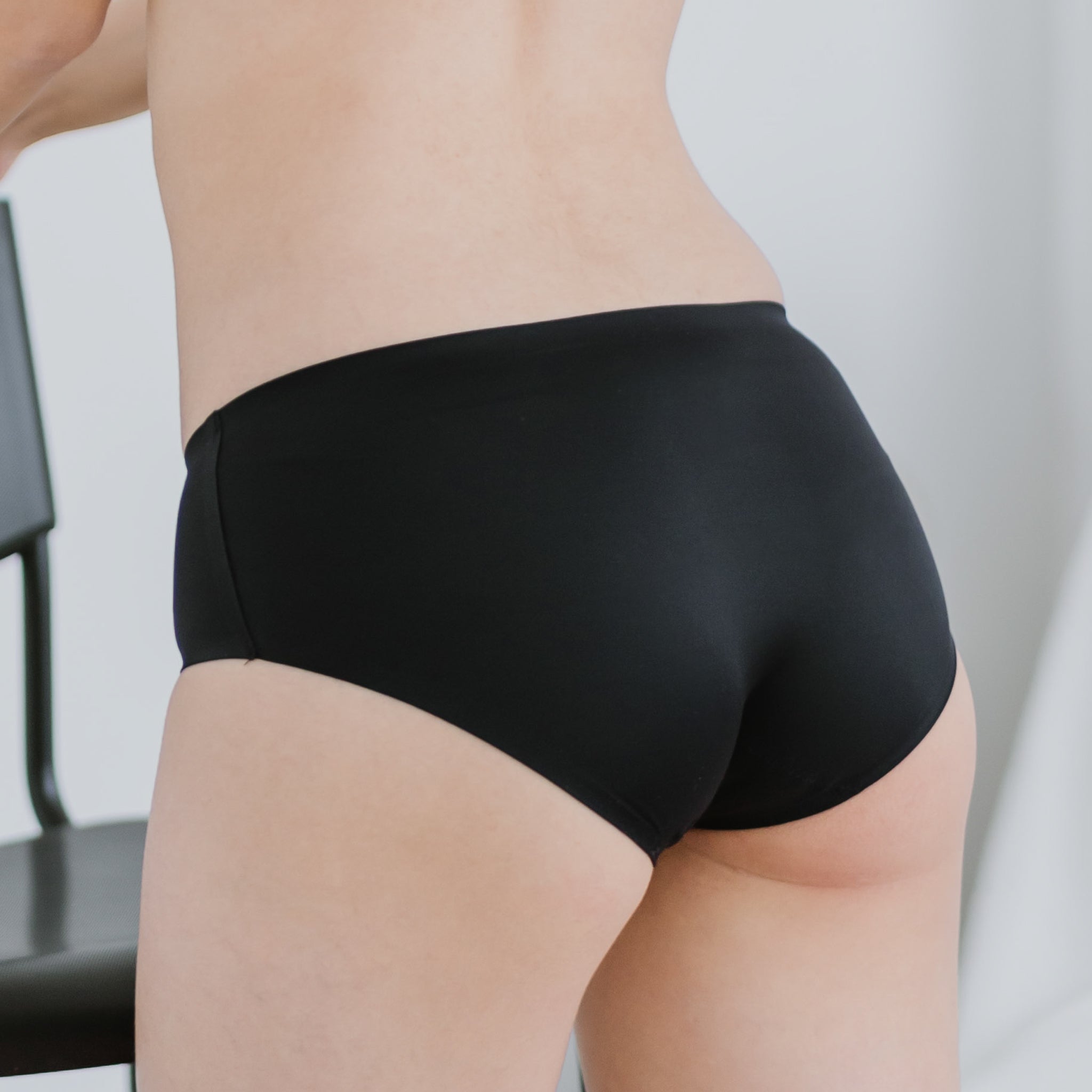 Entice Me! V3.0 Seamless Mid-Rise Cheeky in Matte Black