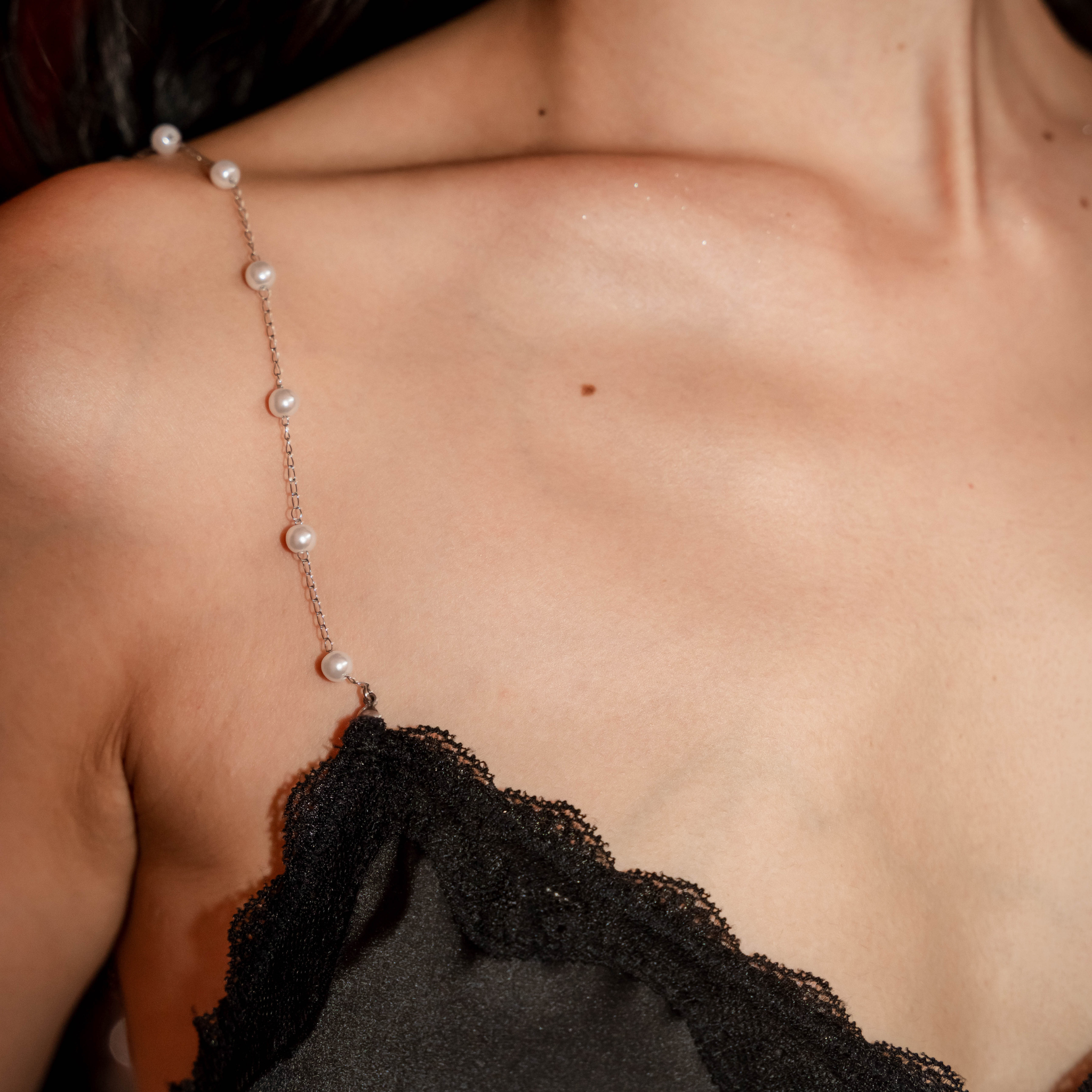 Soft Bloom Straps in Black