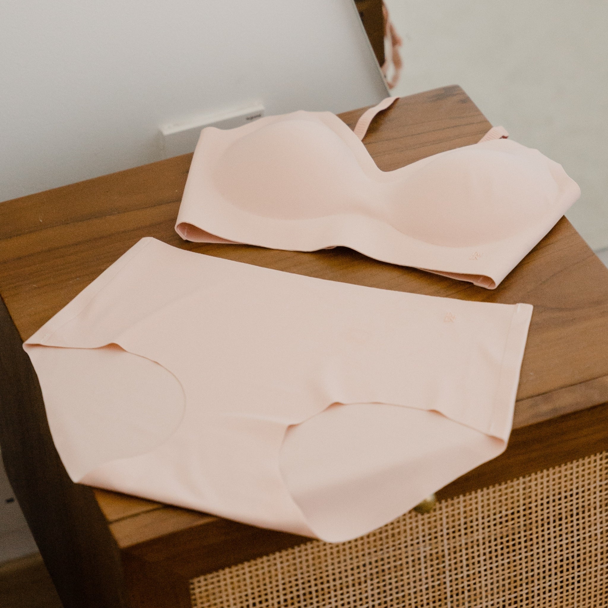 Air-ee Mid-Rise Seamless Cheekie (Signature Edition)