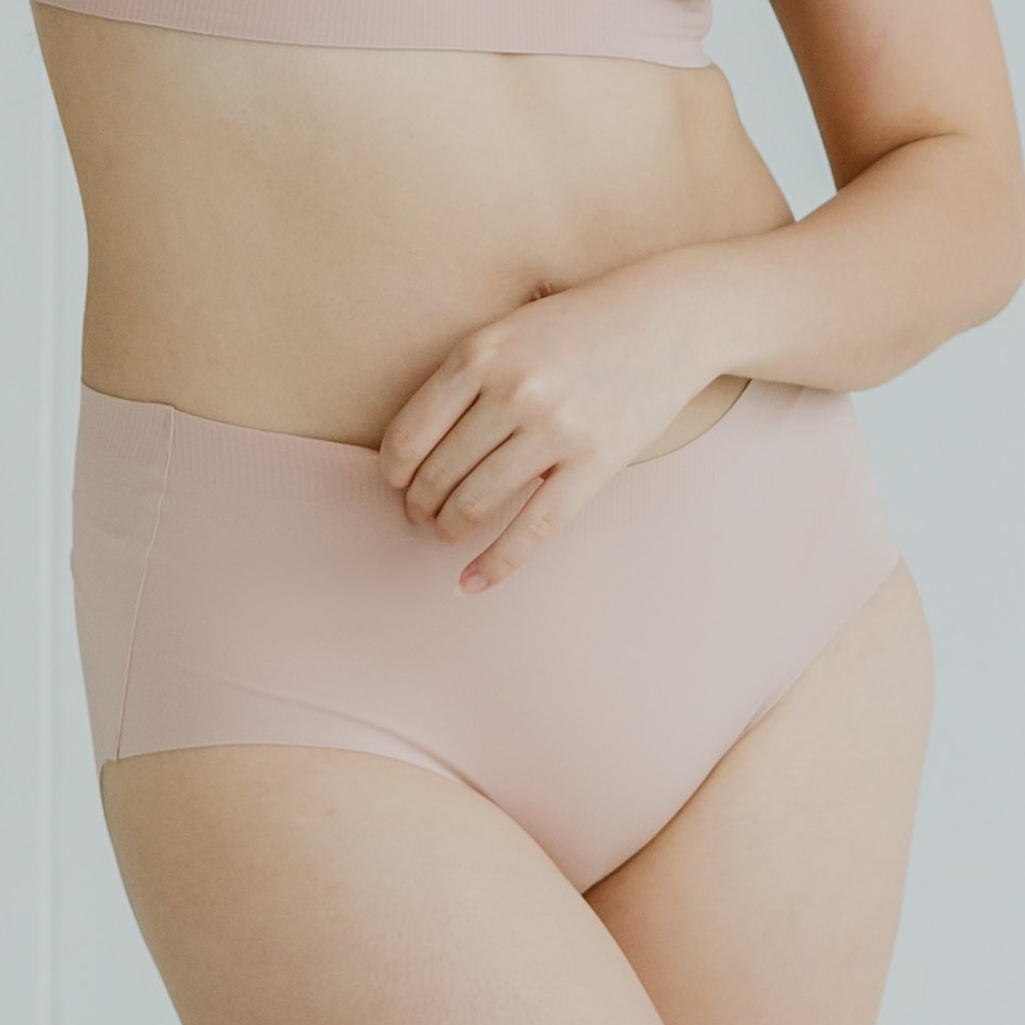 AIR-LEISURE Mid-Rise Seamless Cheekie (Tiffany, size S/M Only)