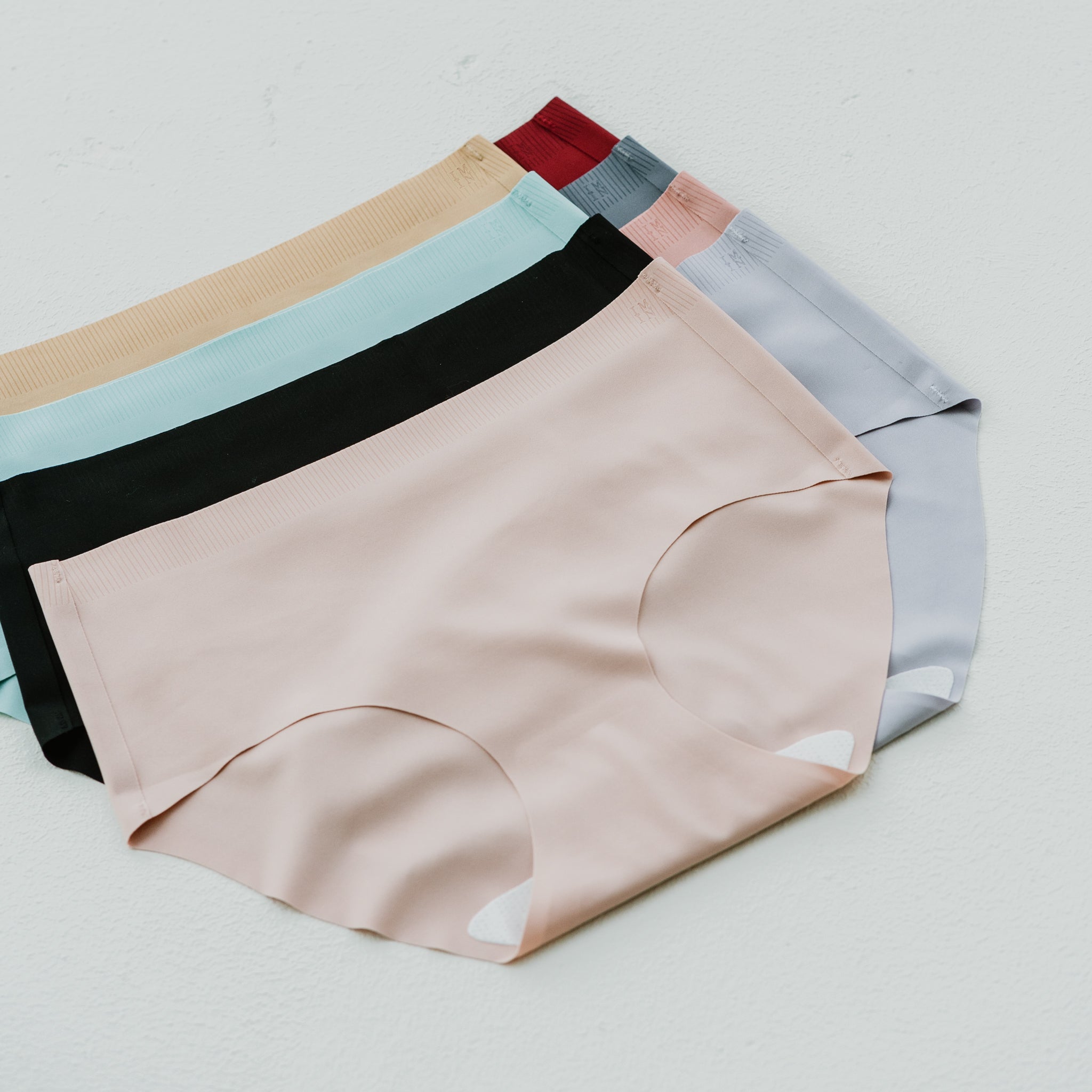 AIR-LEISURE Mid-Rise Seamless Cheekie (Tiffany, size S/M Only)
