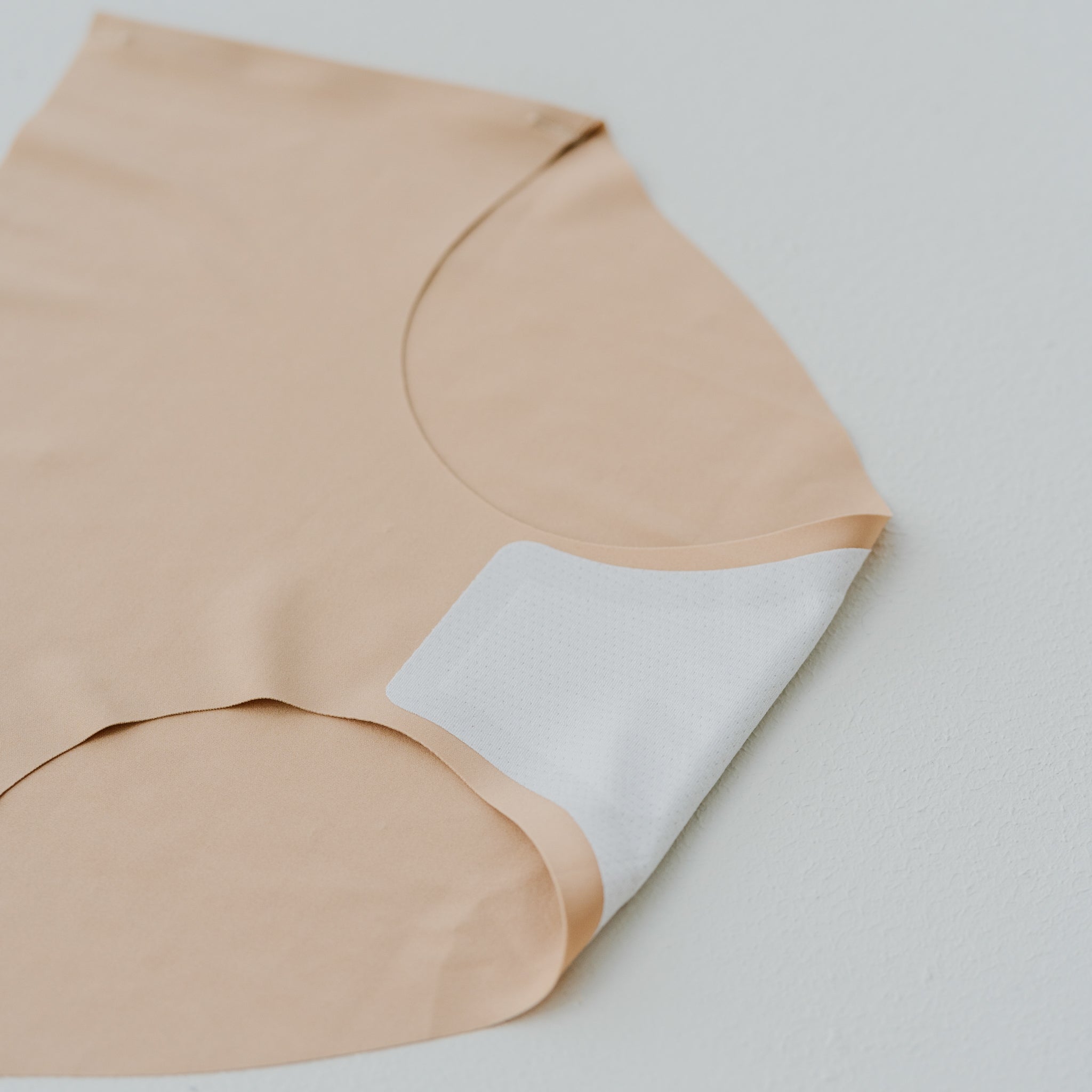 AIR-LEISURE Mid-Rise Seamless Cheekie (Tiffany, size S/M Only)