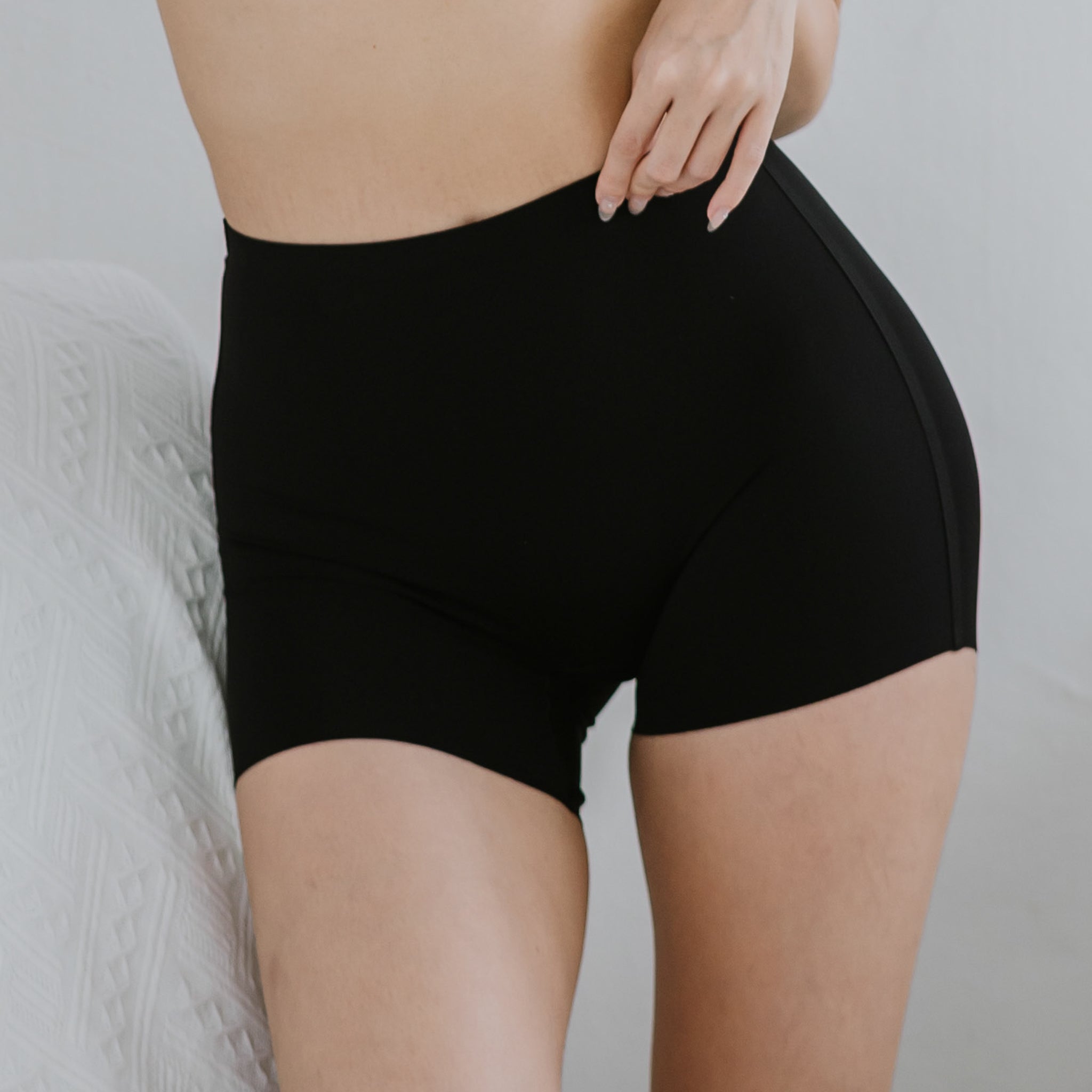 AIR-SHAPER Super Mid-Rise Seamless Shortie (Gentle Compression)