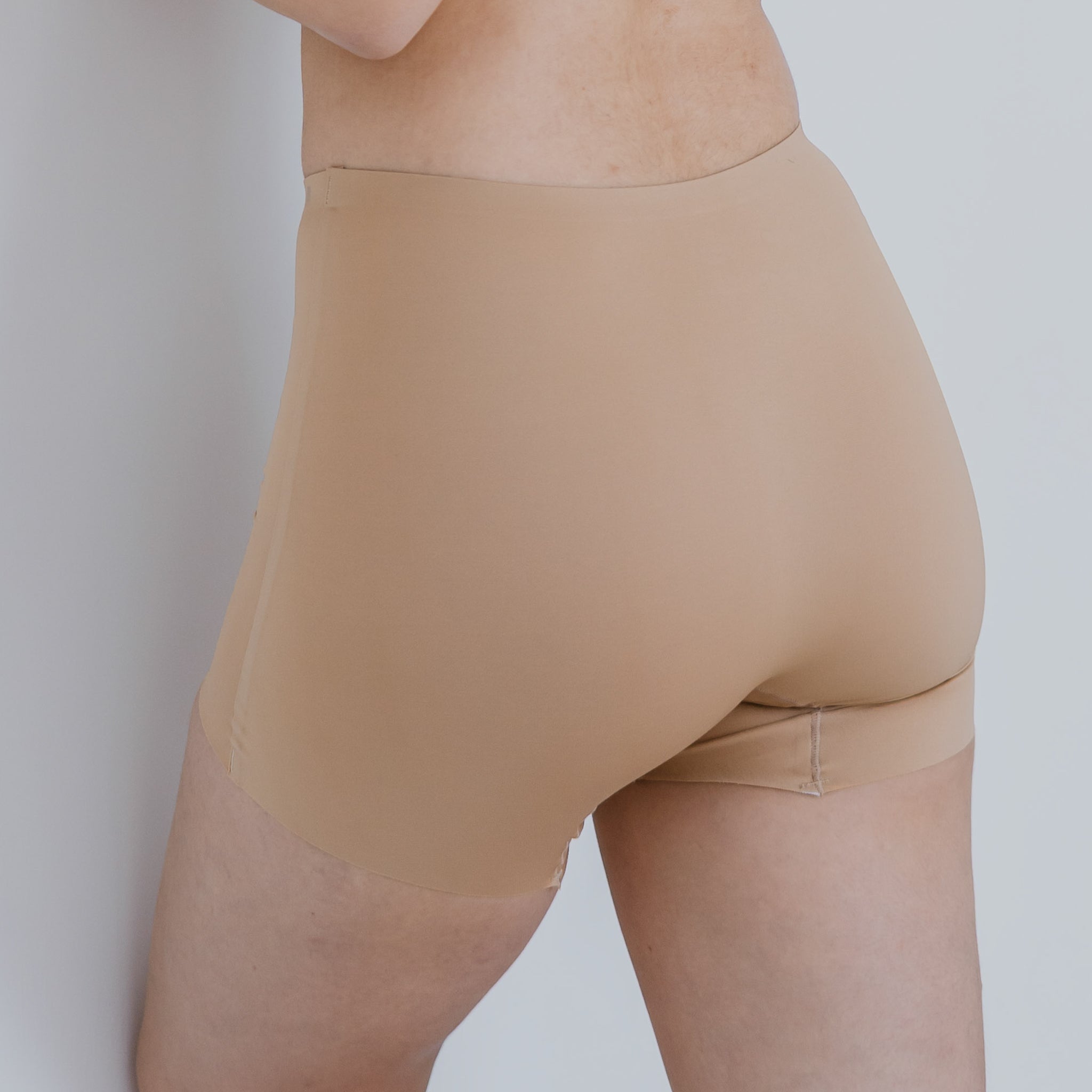 AIR-SHAPER Super Mid-Rise Seamless Shortie (Gentle Compression)