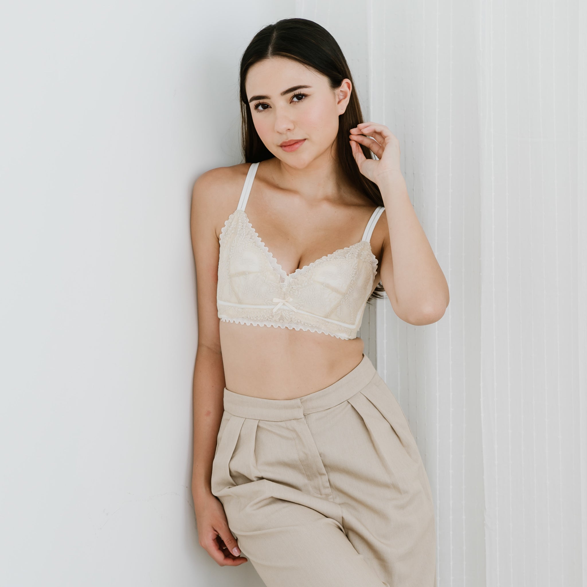 Lace Glam Lightly-Lined Wireless Bra in Neutral (Size S & M Only)