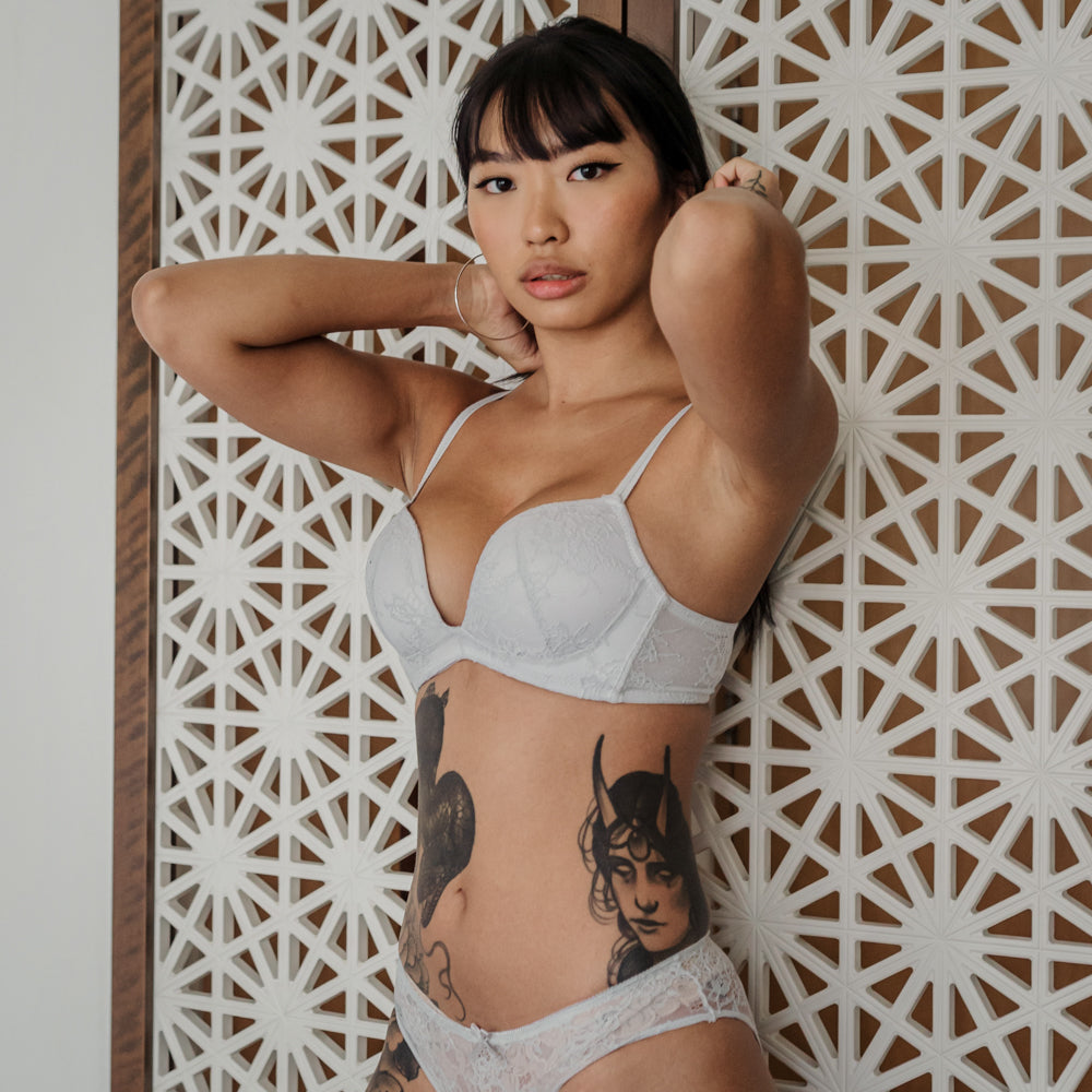 Modern Lace Cheeky in Light Ash (Size M & L Only)